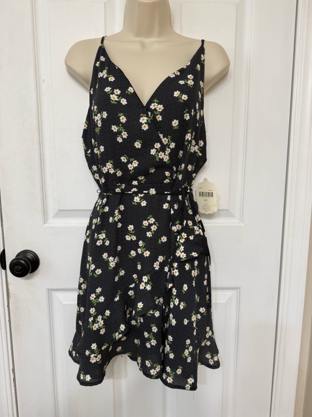 NWT Altar’d State Black Daisy Floral Ruffle Mini Dress Tie Waist Size Large - Picture 3 of 16